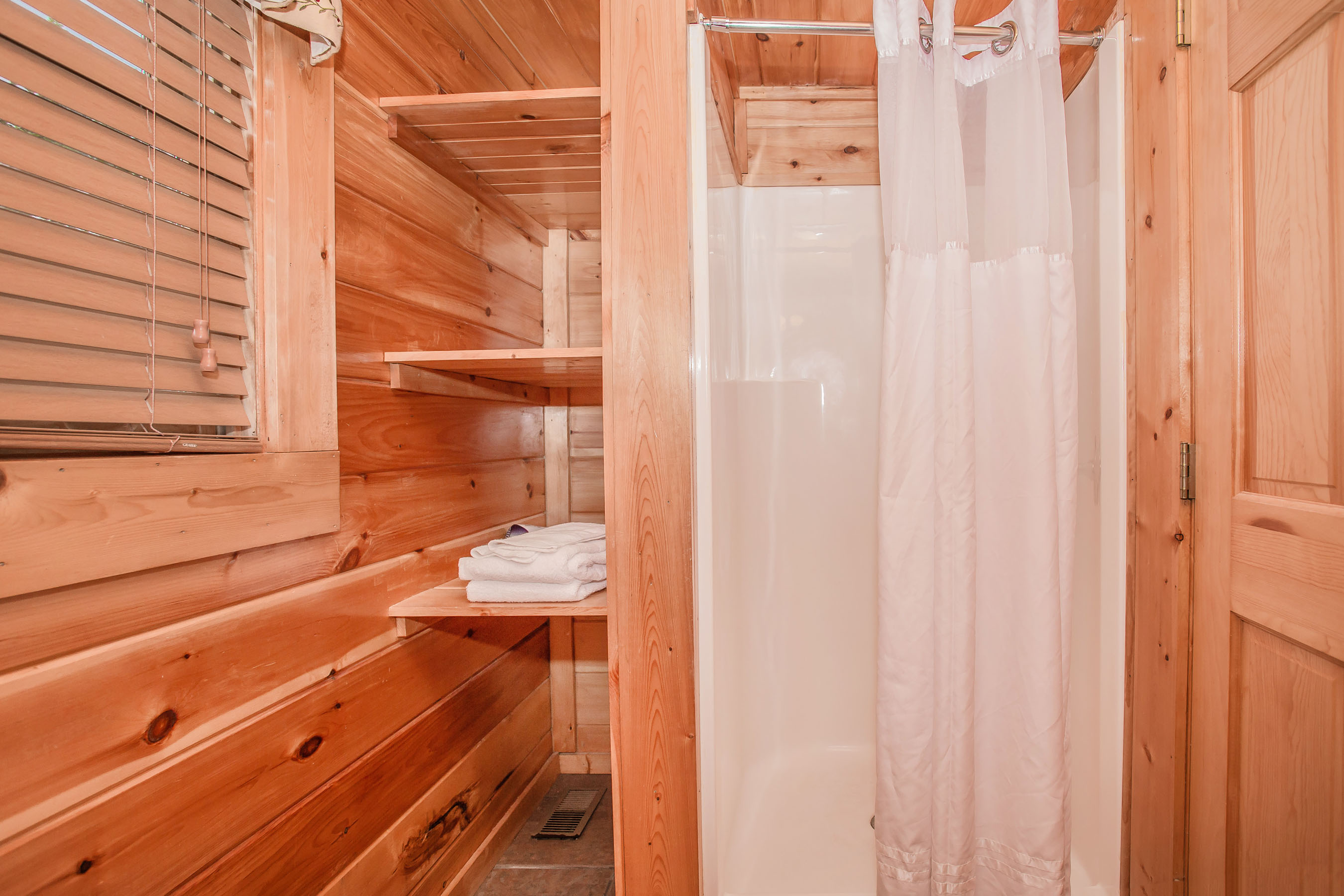 Pin Oak Travel Advantage Network